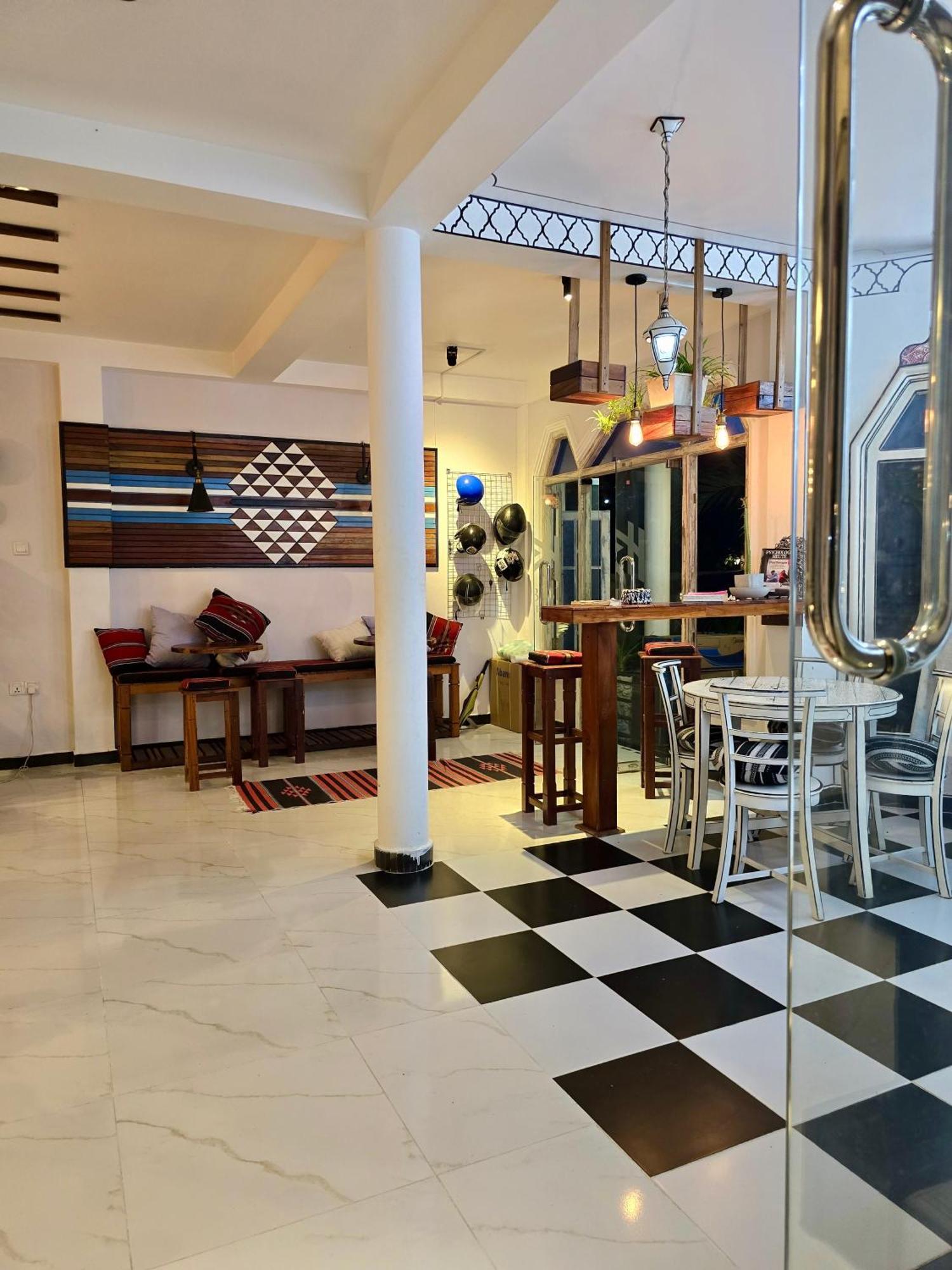 Habibi Hostel & Restaurant Unawatuna Extérieur photo